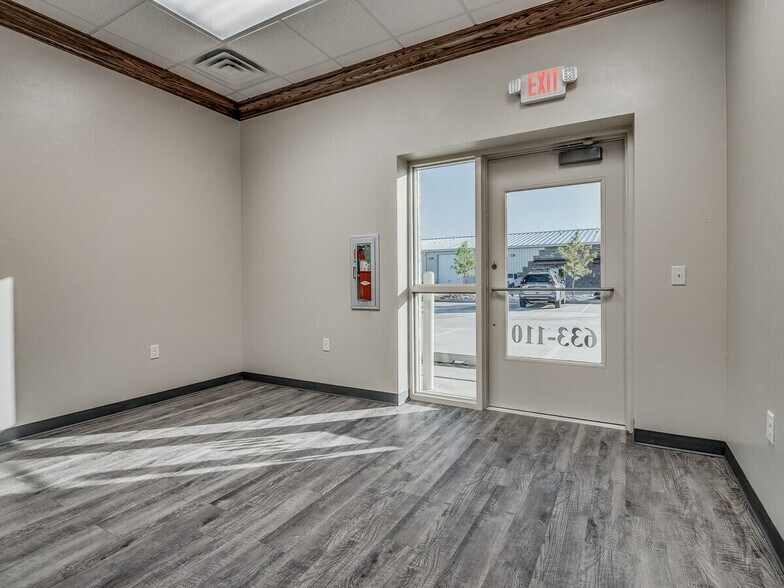 More Photos Of 611 Hundred Oaks Dr, Edmond Warehouse For Sale