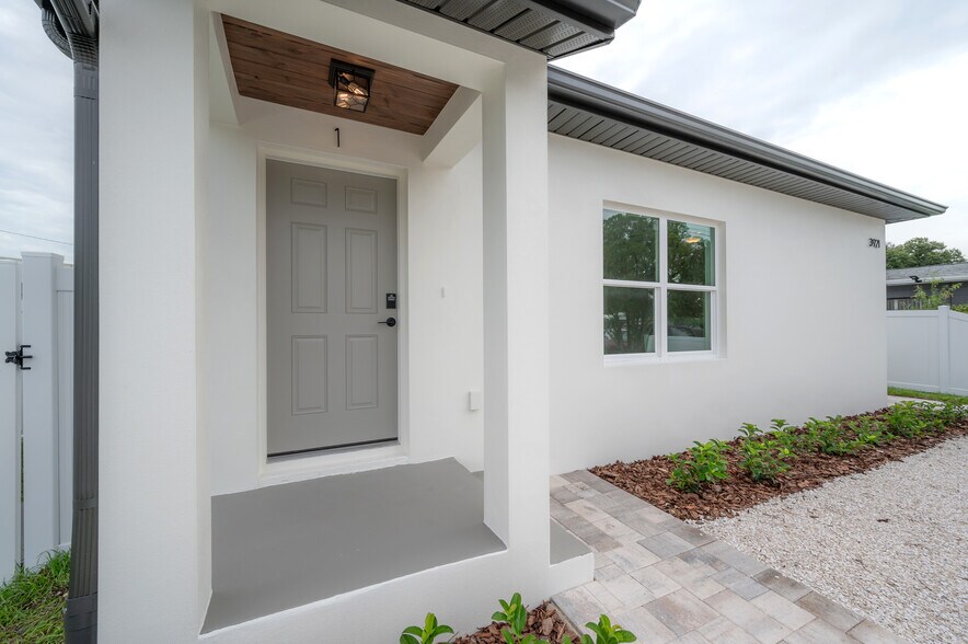 More Photos Of 3921 State St, Tampa Specialty For Sale