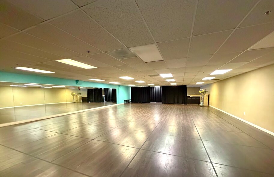 More Photos Of 2121-2159 S 10th St, San Jose Warehouse For Sale