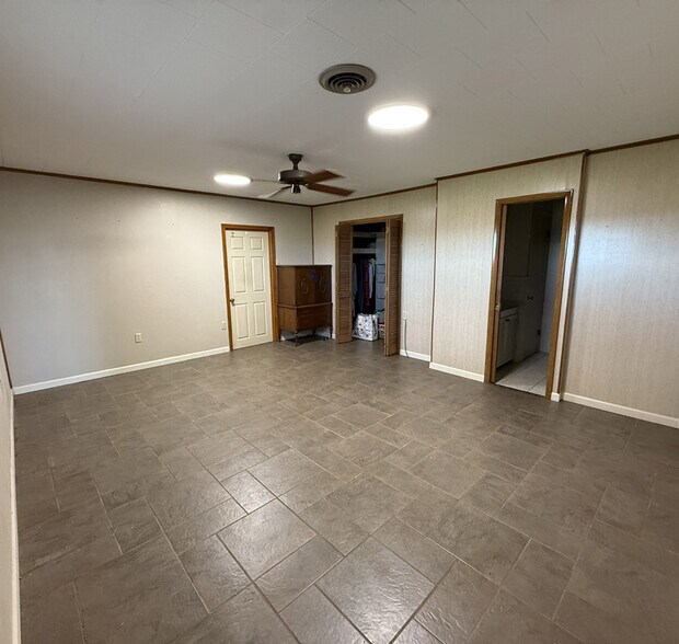 More Photos Of 3401 Arkansas 33, Roe Specialty For Sale