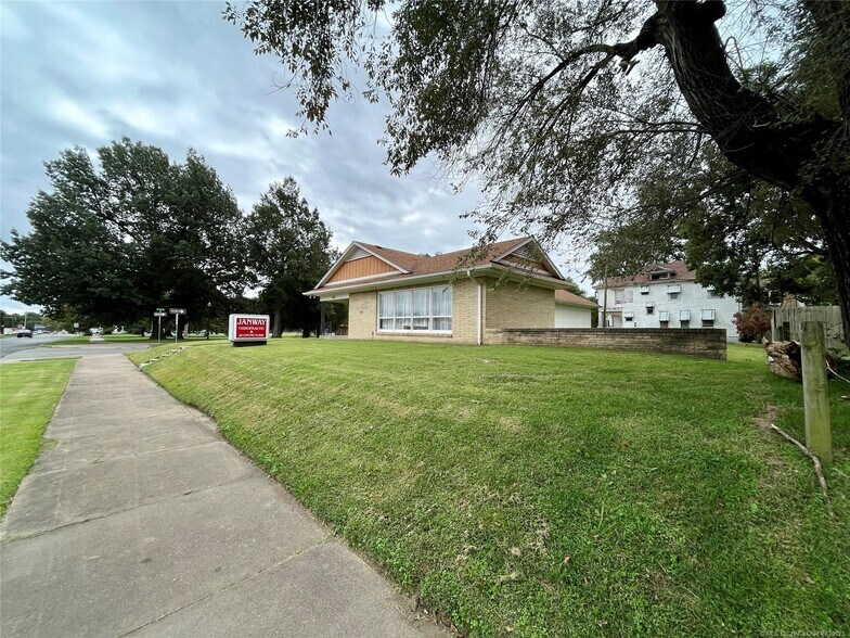 More Photos Of 655 E Okmulgee St, Muskogee Medical For Lease