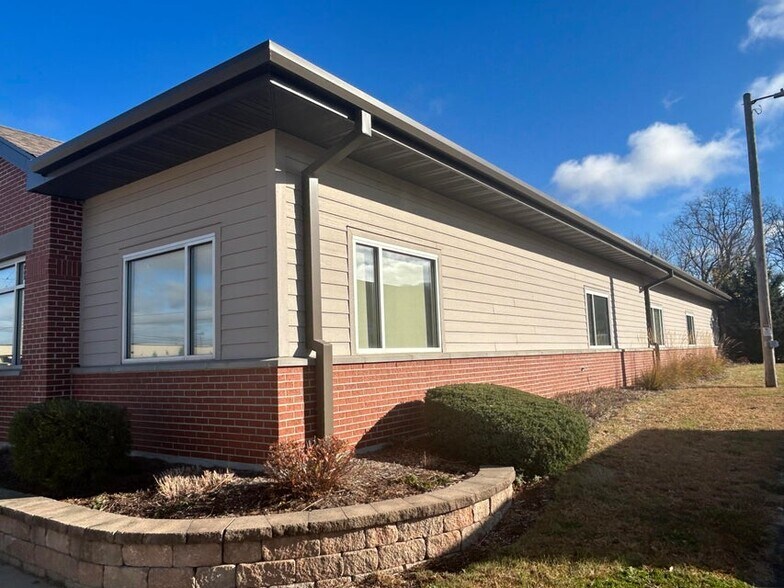 More Photos Of 165 W Haseltine St, Richland Center Healthcare For Lease