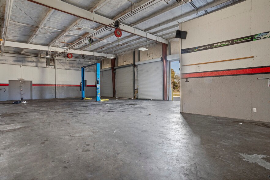 More Photos Of 15237 Russell Blvd, Gulfport Auto Salvage Facility For Sale