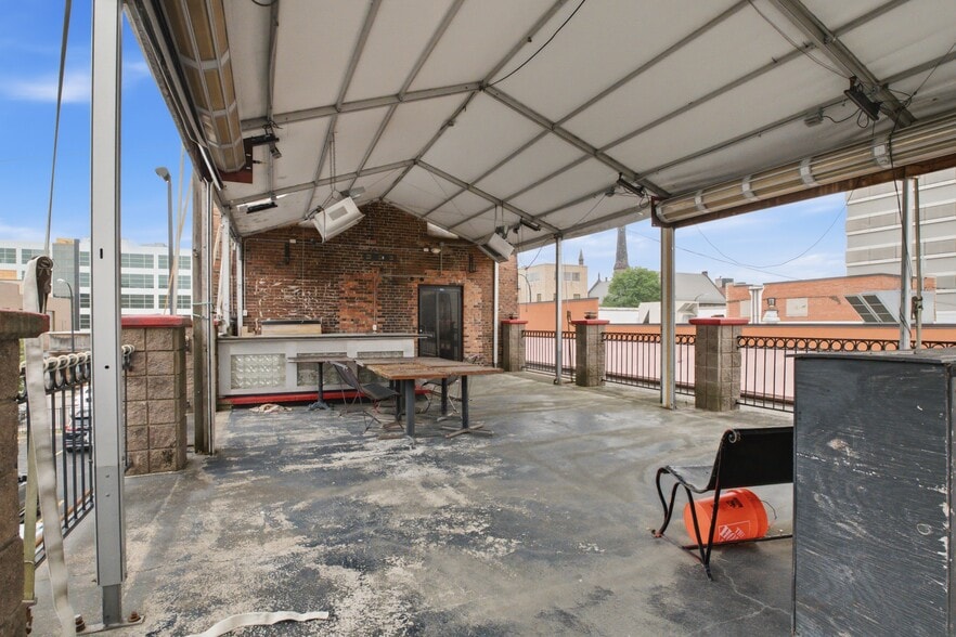More Photos Of 297 Franklin St, Buffalo Restaurant For Lease