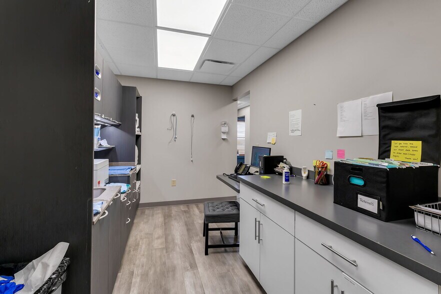 More Photos Of 4233-4227 Maple Rd, Buffalo Medical For Sale