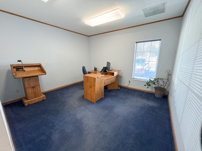 More Photos Of 401 Foxwood Dr, Raymore Medical For Sale