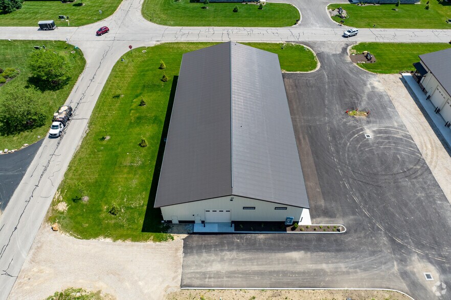 More Photos Of 8315 Estates Pky, Plain City Light Manufacturing For Lease