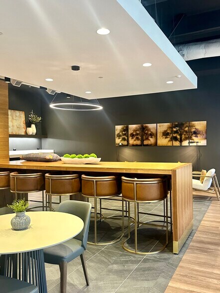 More Photos Of 1 Ravinia Dr, Atlanta Unknown For Lease