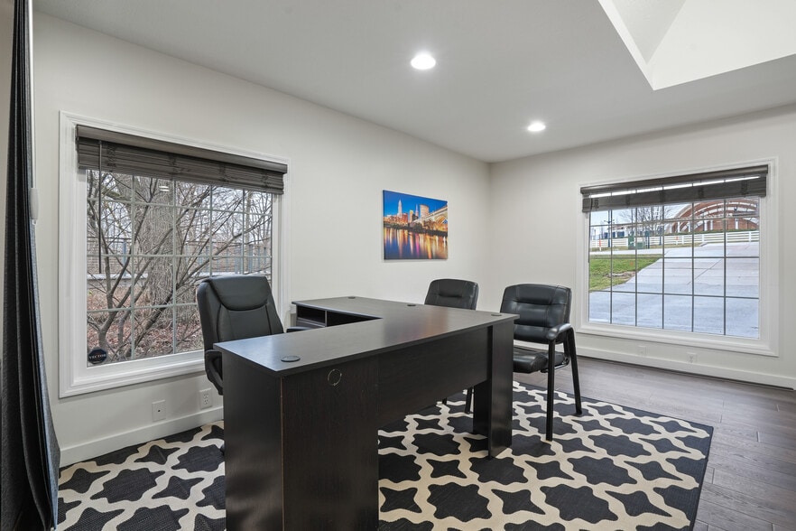 More Photos Of 153 E Dublin Granville Rd, New Albany Medical For Lease