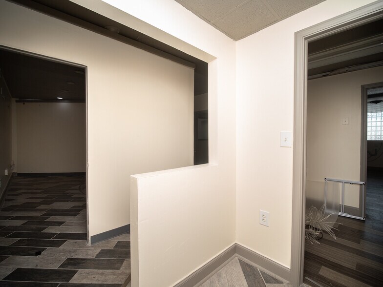 More Photos Of 916 Hempstead Dr, Cincinnati General Retail For Lease