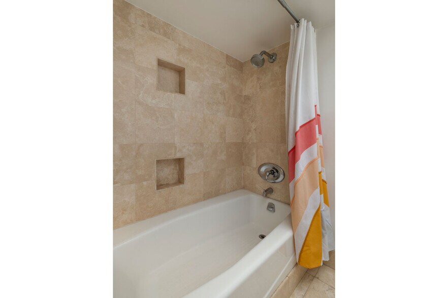 More Photos Of 2330 Silver Ridge Ave, Los Angeles Apartments For Sale