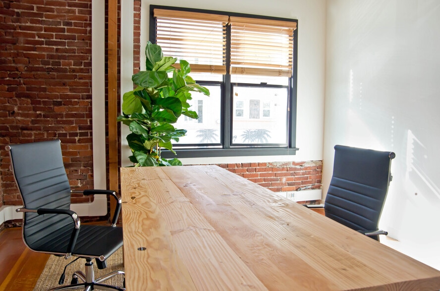 More Photos Of 80 Windward Ave, Venice Storefront Retail Office For Lease