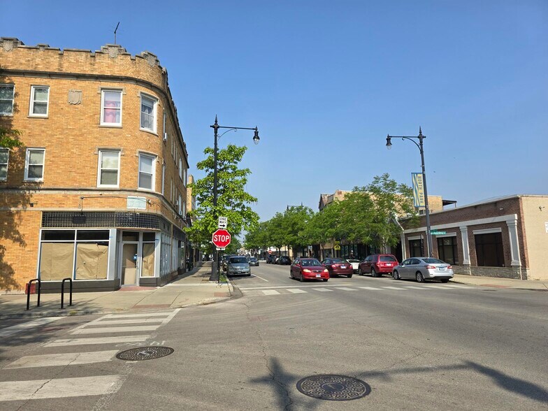More Photos Of 3301-3305 W Bryn Mawr Ave, Chicago Storefront Retail Residential For Lease