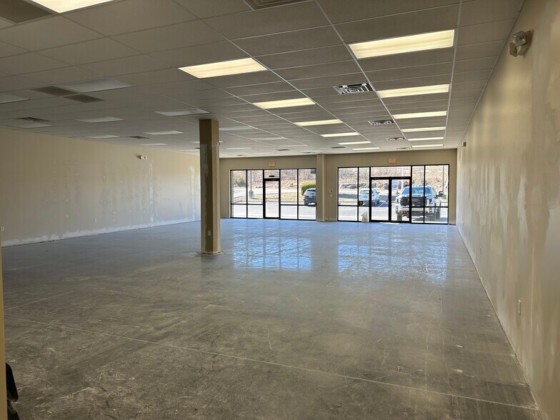 More Photos Of 255 Financial Dr, Hollister General Retail For Lease