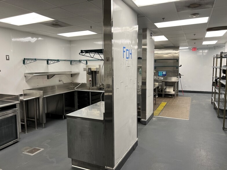 More Photos Of 4600 Roswell Rd, Atlanta Unknown For Lease