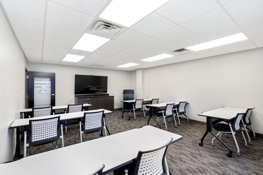 More Photos Of 3312 Gilmore Industrial Blvd, Louisville Warehouse For Lease