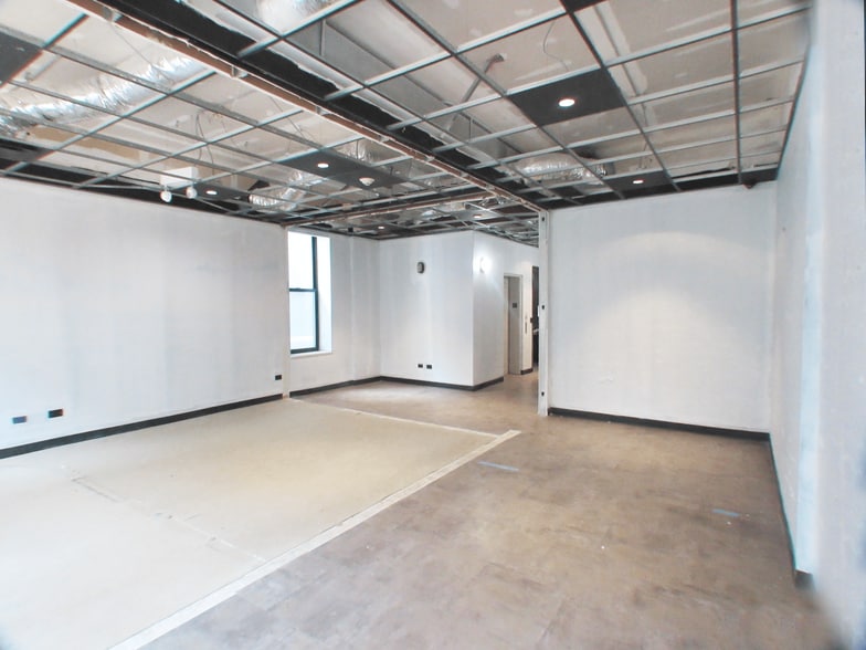 More Photos Of 158 W Erie St, Chicago Office For Sale