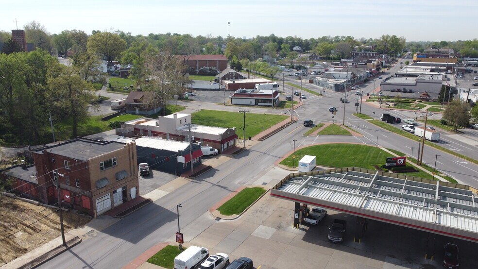 More Photos Of 2622 Woodson Rd, Overland Office Residential For Sale