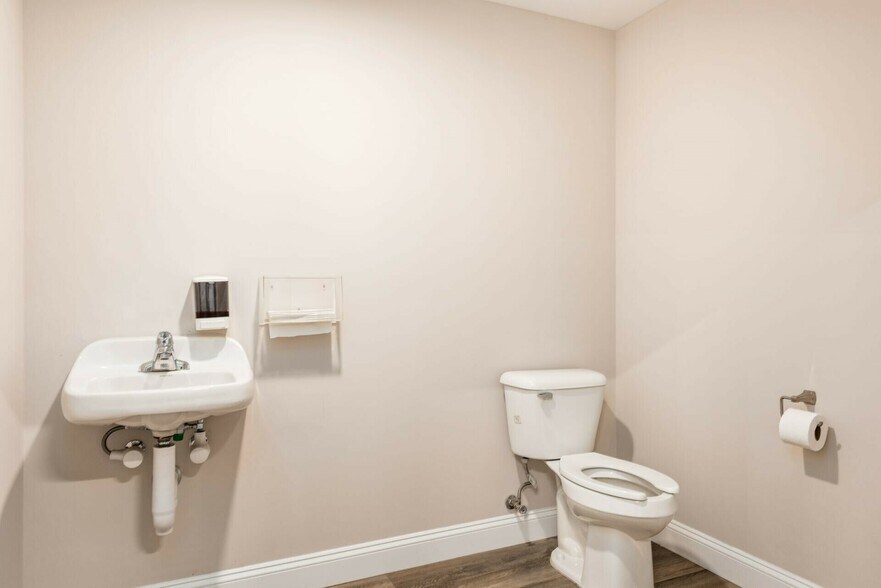 More Photos Of 5239 Columbus Rd, Granville Light Distribution For Lease