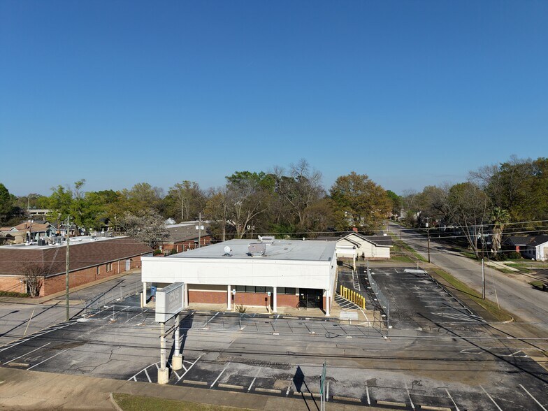 More Photos Of 1525 Forest Ave, Montgomery Drugstore For Sale