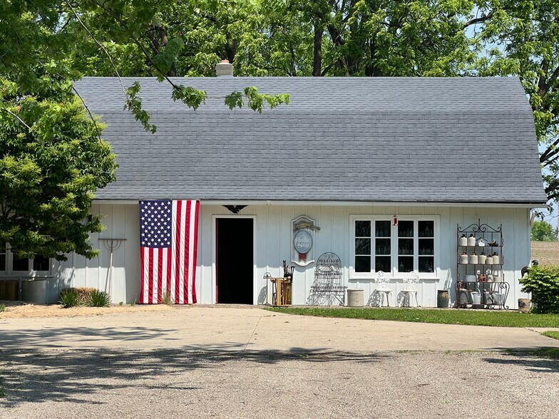 More Photos Of 540 North St, Green Lake Storefront Retail Residential For Sale
