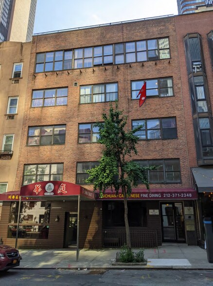 More Photos Of 216 E 49th St, New York Office For Lease