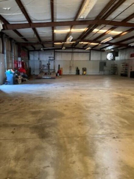 More Photos Of 265 Davis Rd, Lagrange Warehouse For Lease
