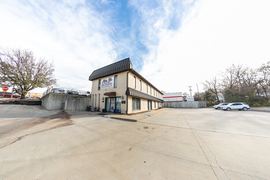 More Photos Of 506 N Maguire St, Warrensburg Office For Sale