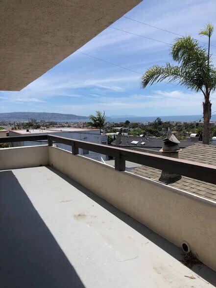 More Photos Of 2401 Pacific Coast Hwy, Hermosa Beach Medical For Lease