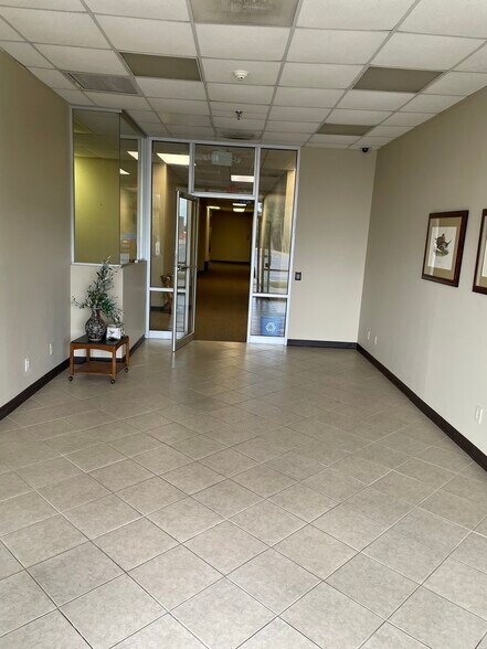 More Photos Of 1701 Colonial Dr, Thomasville Office For Lease