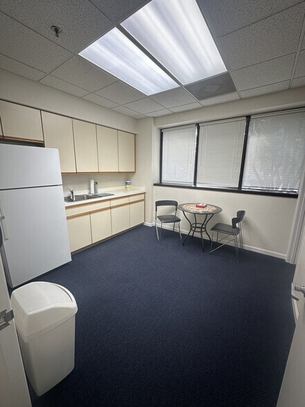 More Photos Of 560 Riverside Dr, Salisbury Medical For Sale