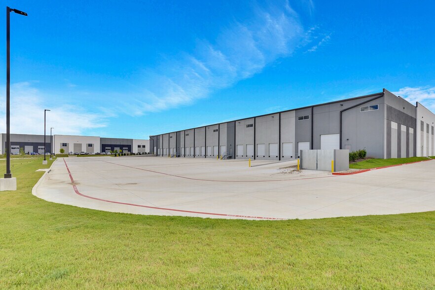 More Photos Of 1803 Titan Dr, Georgetown Warehouse For Lease