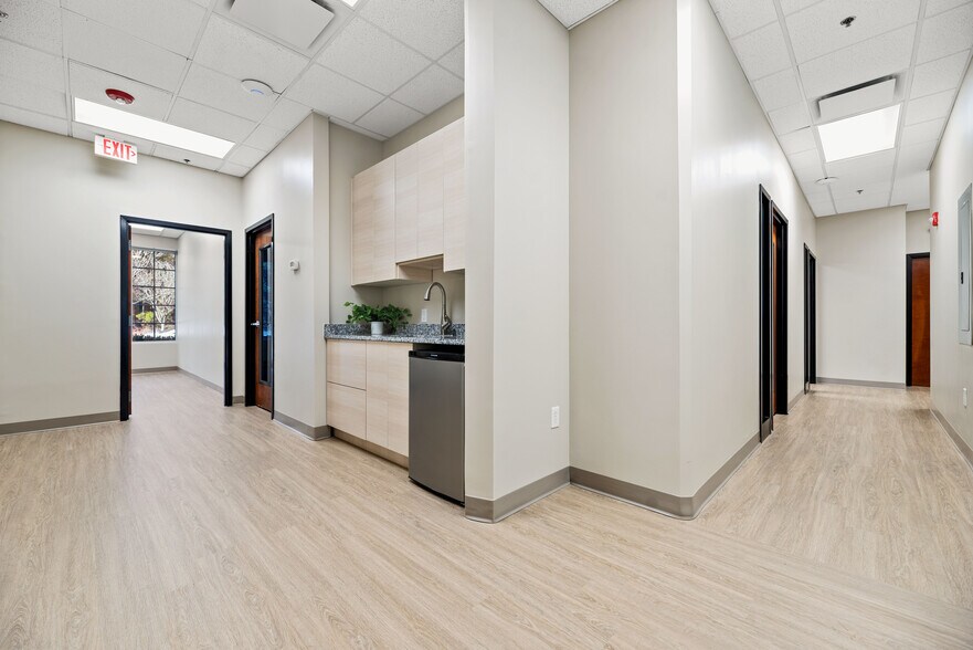 More Photos Of 19720 Jetton Rd, Cornelius Office For Lease