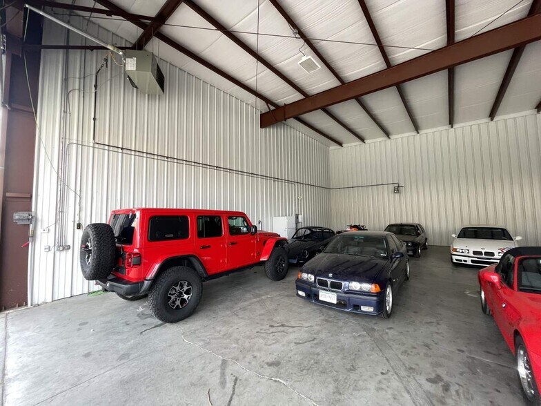 More Photos Of 3000 Airport Dr, Erie Flex For Sale