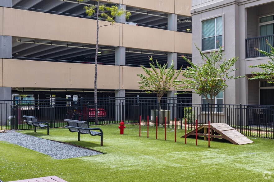 More Photos Of 12808 Queensbury Ln, Houston Apartments For Lease