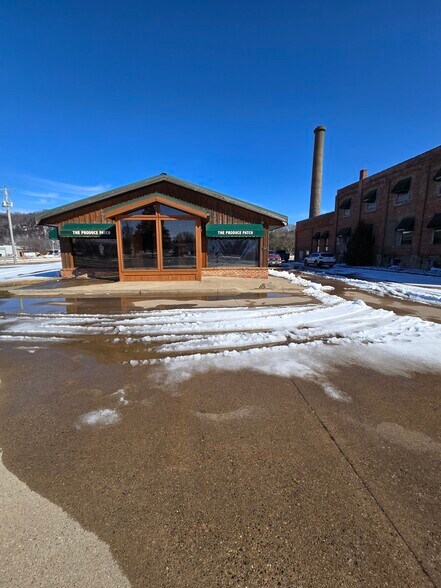 Primary Photo Of 330 N Marquette Rd, Prairie Du Chien General Retail For Lease