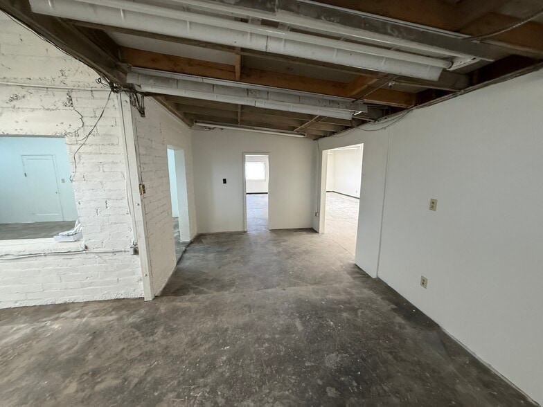 More Photos Of 108 N Chester Ave, Bakersfield Freestanding For Sale