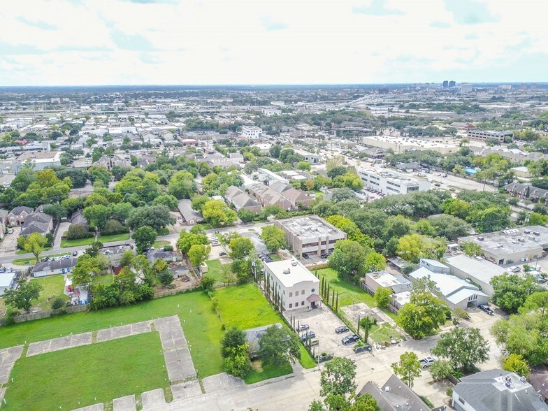 More Photos Of 5905 Winsome Ln, Houston Office For Sale