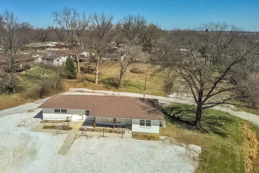 More Photos Of 302 S Lincoln Dr, Troy Office For Lease