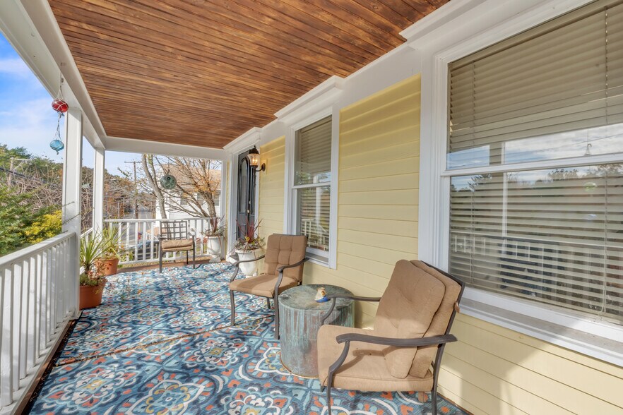 More Photos Of 1 Princeton St, Jefferson Restaurant For Sale