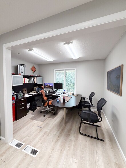 More Photos Of 258 Middle St, Bristol Medical For Sale