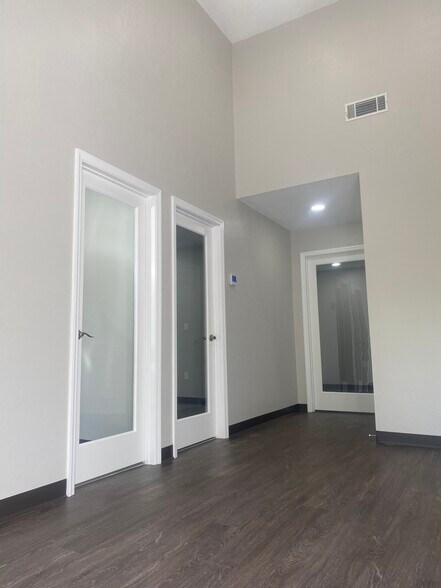 More Photos Of 4609 NW 6th St, Gainesville Warehouse For Lease