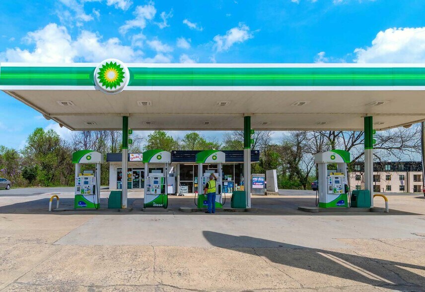 Primary Photo Of 4623 S Amherst Hwy, Madison Heights Convenience Store For Sale