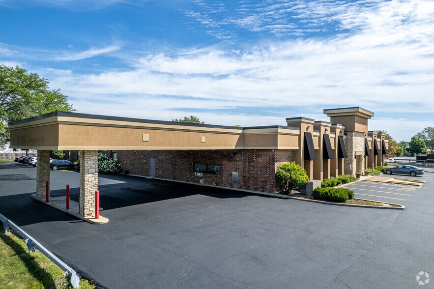 More Photos Of 1350 Lake St, Roselle Office For Lease