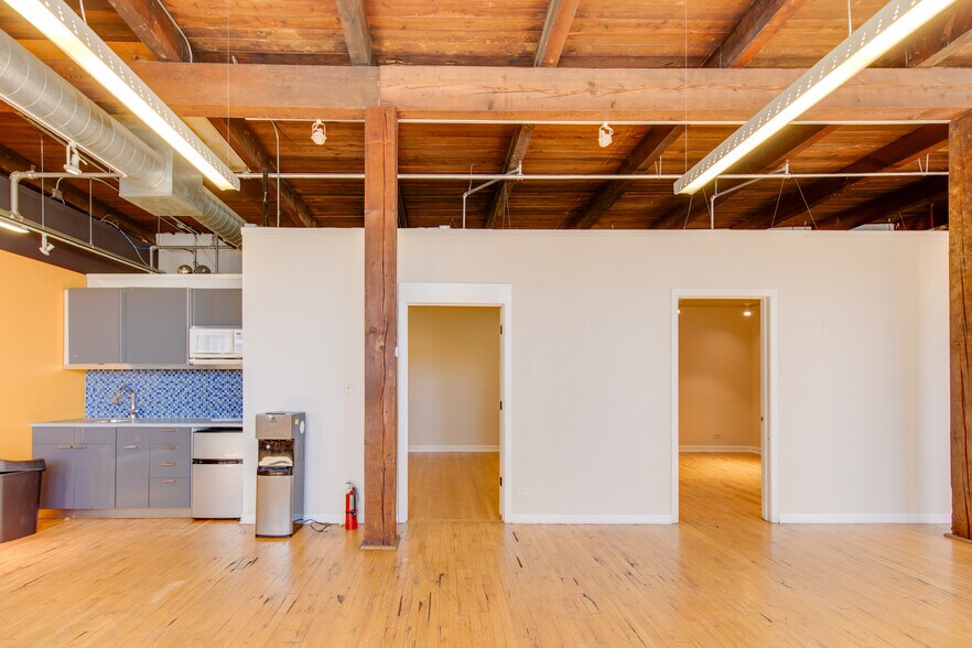 More Photos Of 1000 N Halsted St, Chicago Loft Creative Space For Lease