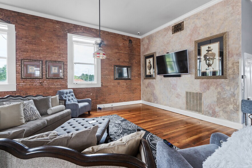 More Photos Of 117 N Jefferson Ave, Eatonton Storefront For Sale