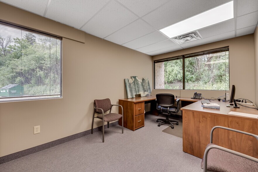 More Photos Of 4205 Lancaster Ln N, Plymouth Office For Lease