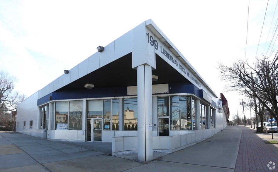 Primary Photo Of 193-199 Middle Neck Rd, Great Neck Medical For Sale