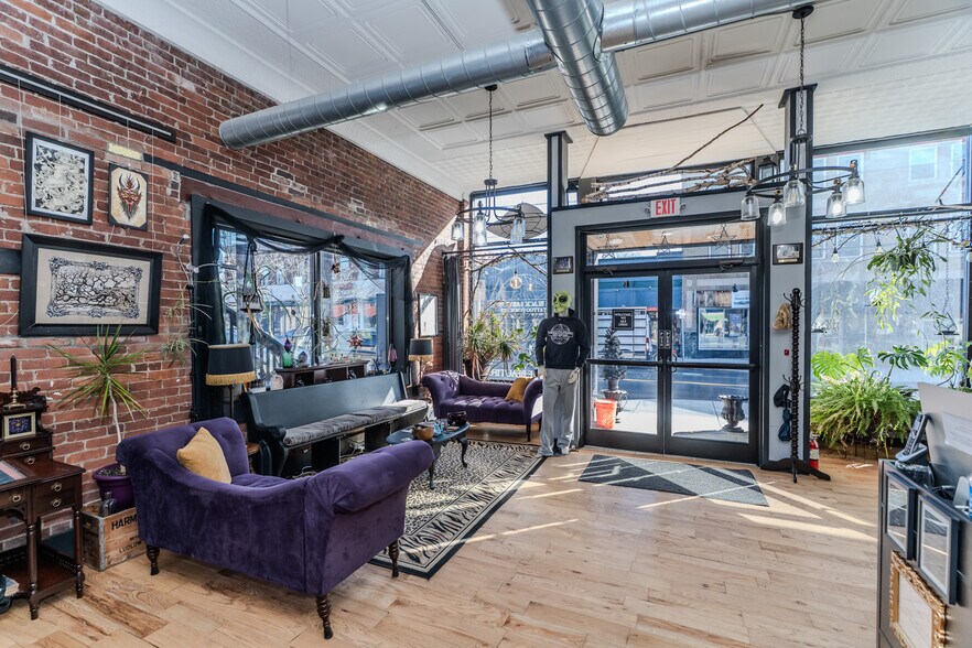 More Photos Of 46-54 Union St, Easthampton Storefront Retail Residential For Lease