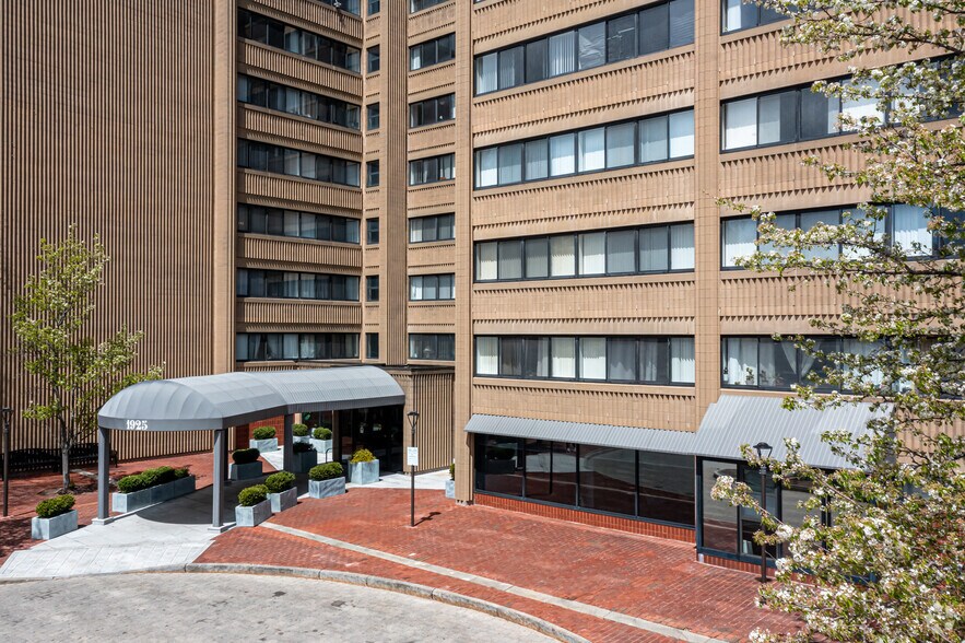 More Photos Of 1931 Commonwealth Ave, Brighton Apartments For Lease